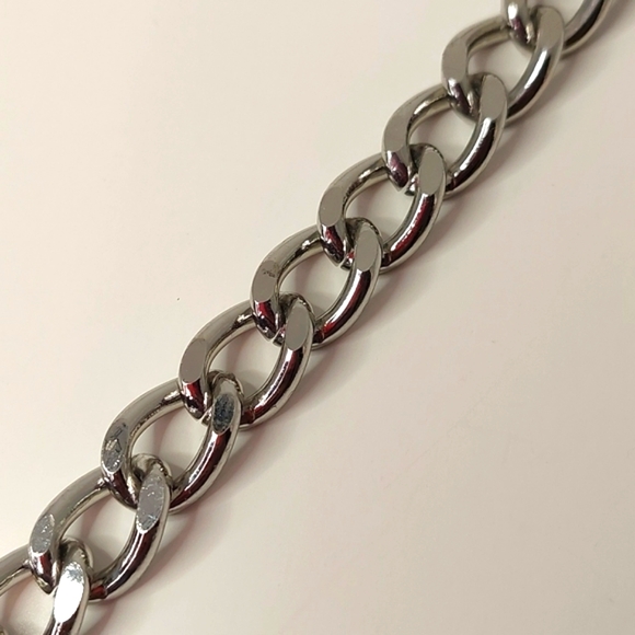 SOLD 💥Host Pick💥 Michael Kors Metal Logo Chain Link Belt - Picture 5 of 6